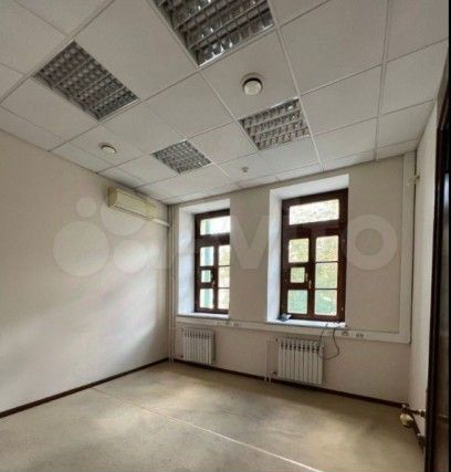 Здание, 1074 м²