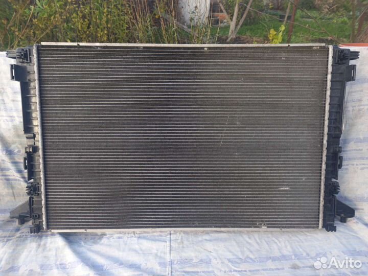 Радиатор системы охлаждения VW Touareg 3