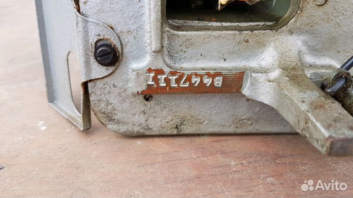 Продаю б/у швейную машинку Чайка-2