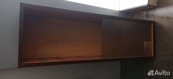 Книжные полки со стеклом