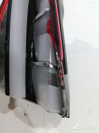 Фонарь задний правый внутренний (Genesis G80 I)