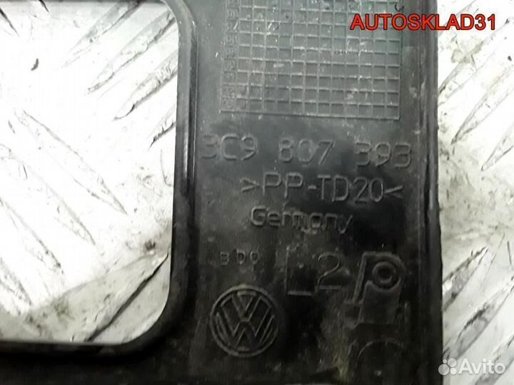 Направляющая заднего бампера левая VW Passat B6