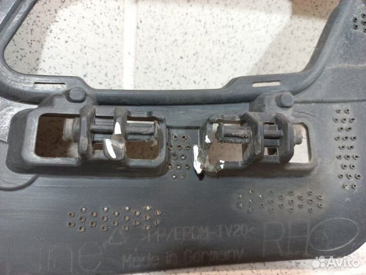 Кронштейн форсунки омывателя фары Audi A6 C8