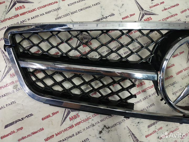 Решетка радиатора w204 Mercedes рест (дефект)