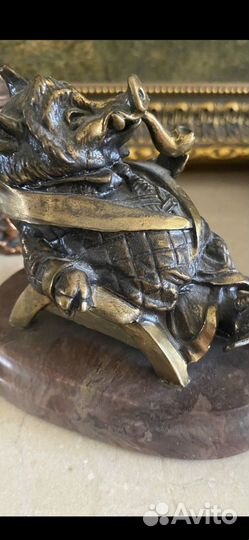 Статуэтки из бронзы с рубинами в глазах