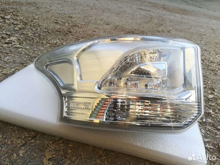 Продам заднюю левую фару outlander