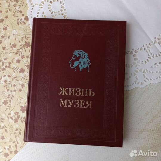 Книги по искусству, географии и другие