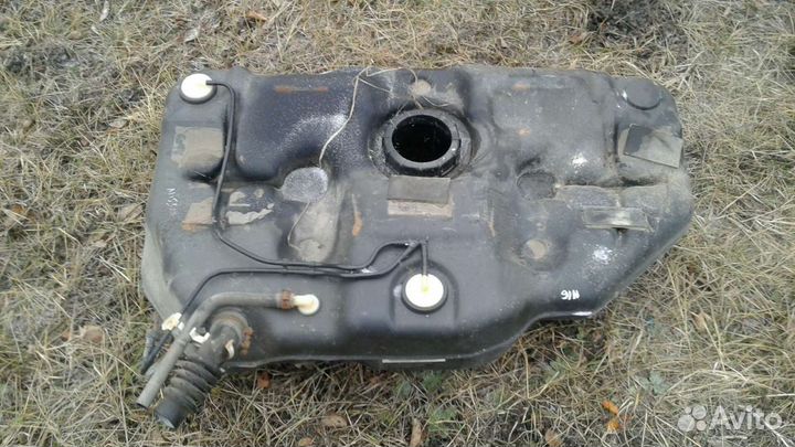 Nissan Almera N16/ Primera P11 бак