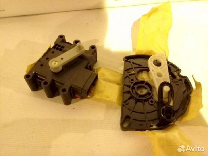 Сервопривод печки G31A61A70 с направляющей Mazda C