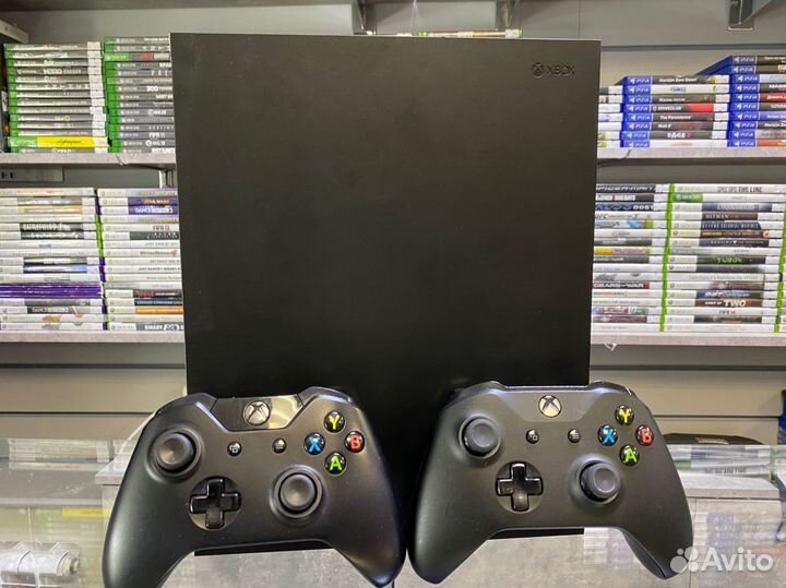 Xbox One X 1 TB + Джойстик