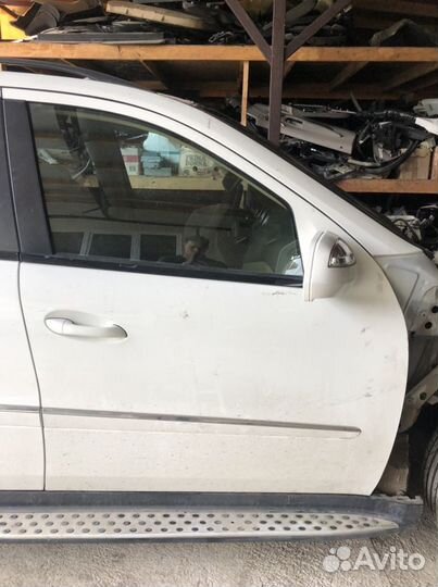 Двери белые Mercedes ML w164
