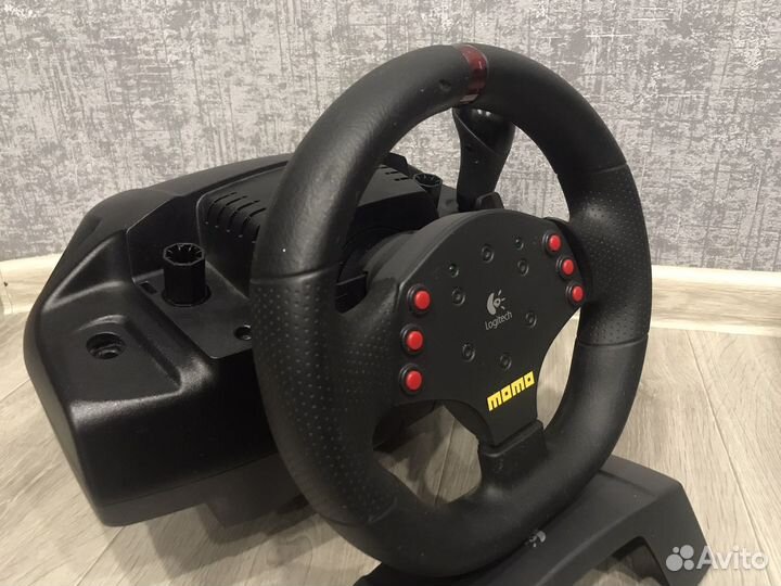 Игровой руль Logitech Momo Racing с педалями