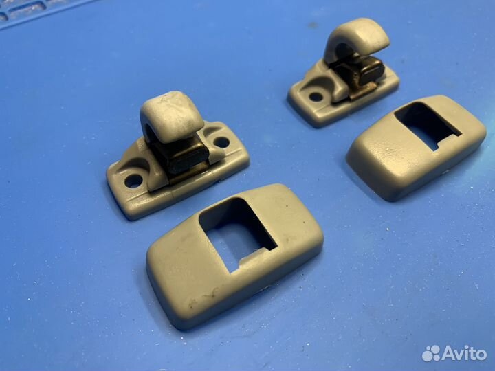 Крючок солнцезащитного козырька Ауди 80/100/А6