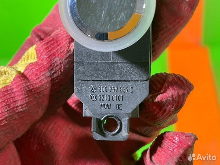 Кнопка старт-стоп Volkswagen Touareg 3.2 BKJ 2004