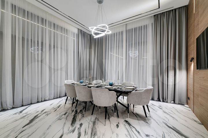 Дом 920 м² на участке 30 сот.