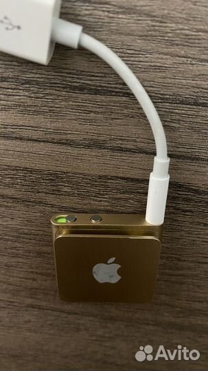 Apple iPod shuffle 2 gb gold + чехол