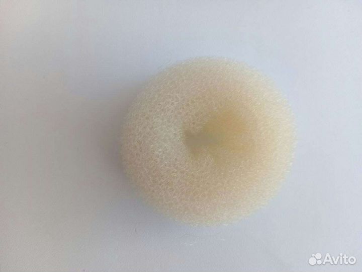 Набором бублики для волос и шпильки