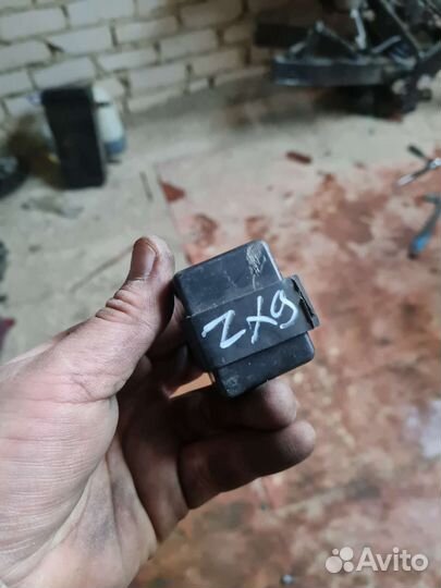 Kawasaki zx9r реле бензонасоса