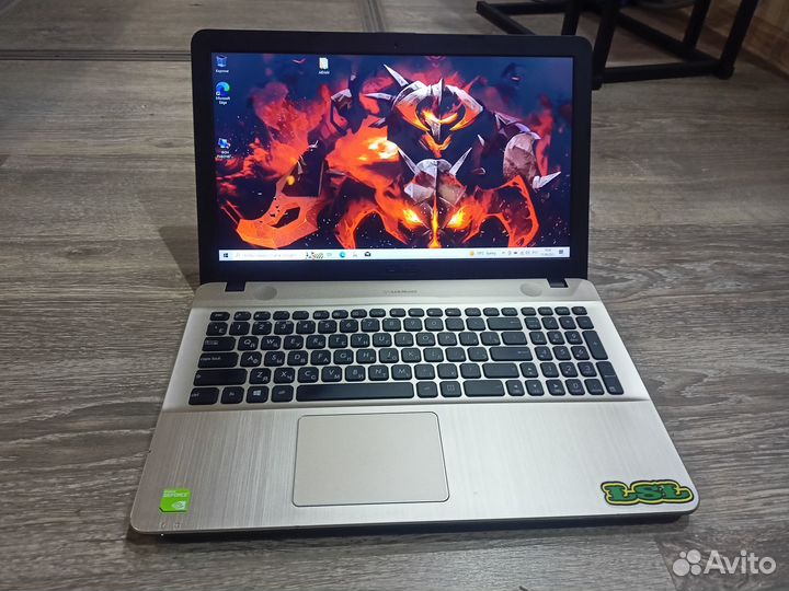 Asus 15.6/intel/SSD/Nvidia 2gb