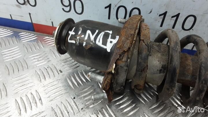 Стойка амортизатора заднего правого Toyota Avensis