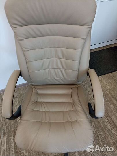 Офисное кресло