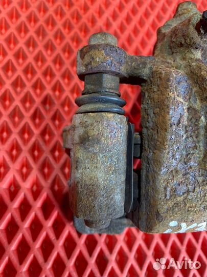 Суппорт тормозной задний левый Hyundai Ix 35 LM