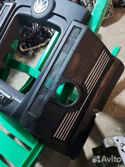 Декоративный пластик двигателя 4.2 AXQ, tuareg