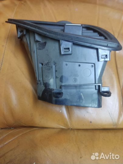 Воздуховод дефлектор Лада Веста левый