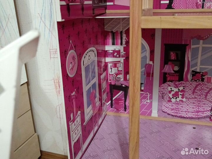 Большой кукольный домик