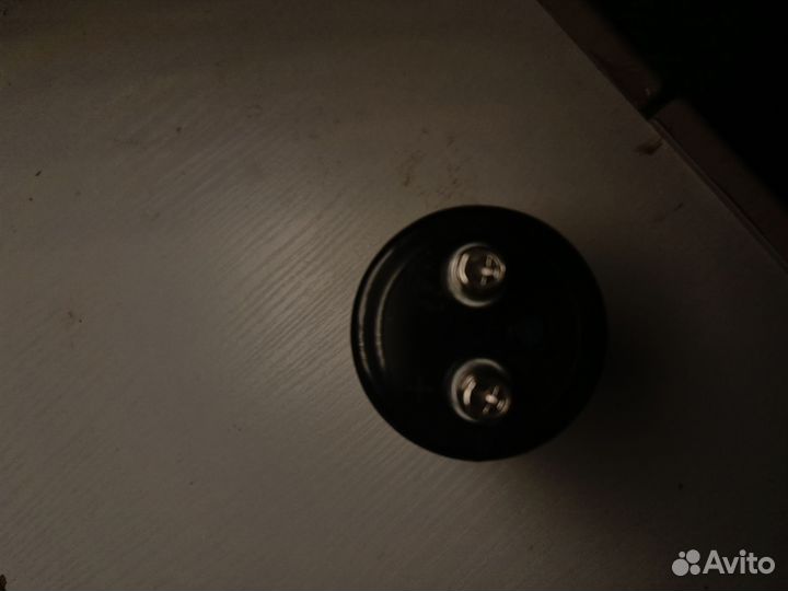 Электролитический конденсатор 80 в 22000