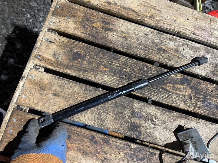 Амортизатор багажника chery bonus a13