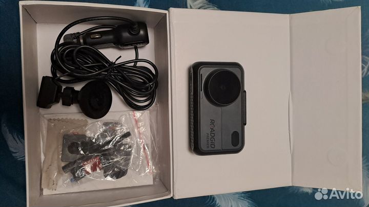 Видеорегистратор Roadgid Premier + флэшка на 32гб