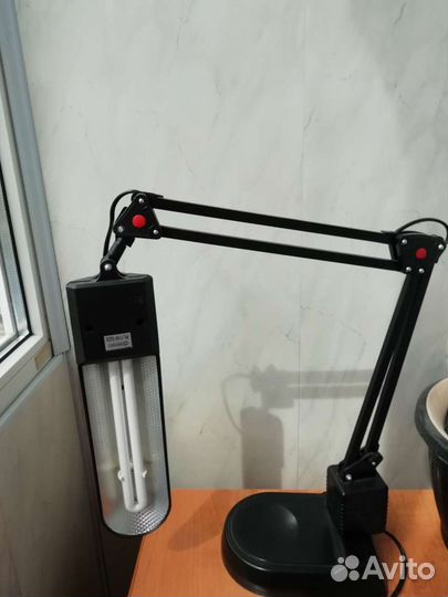 Лампа настольная для маникюра
