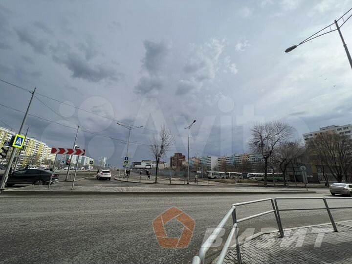 Торговая площадь, 170 м² с витражами на остановке