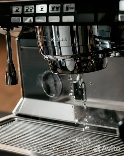 Профессиональная кофемашина Simonelli Aurelia