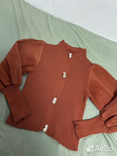 Много одежды