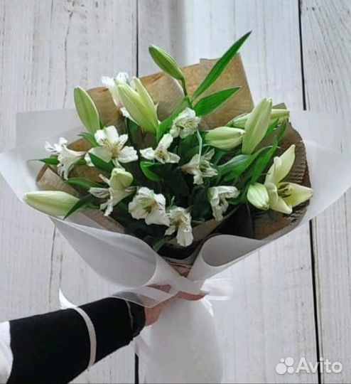 Букеты с лилиями на 08 марта Доставка Самовывоз