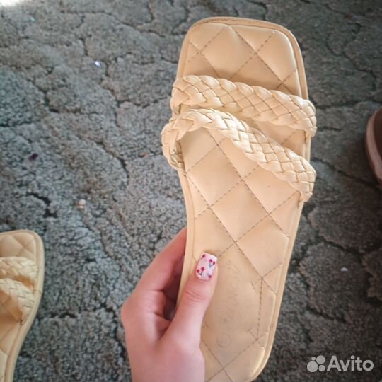 Шлепанцы женские