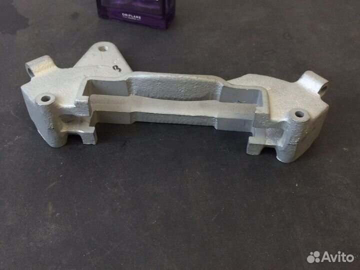 Направляющая колодок перед. тормоза 21213 правая