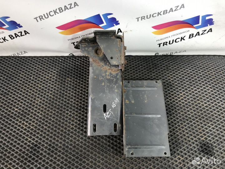 Кронштейн подножки правый Mercedes-Benz Actros