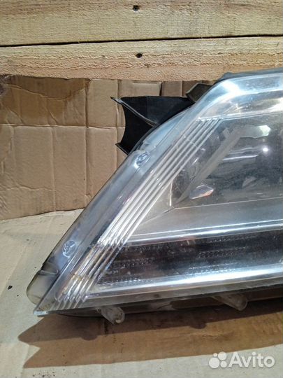 Фара передняя левая Volkswagen Tiguan