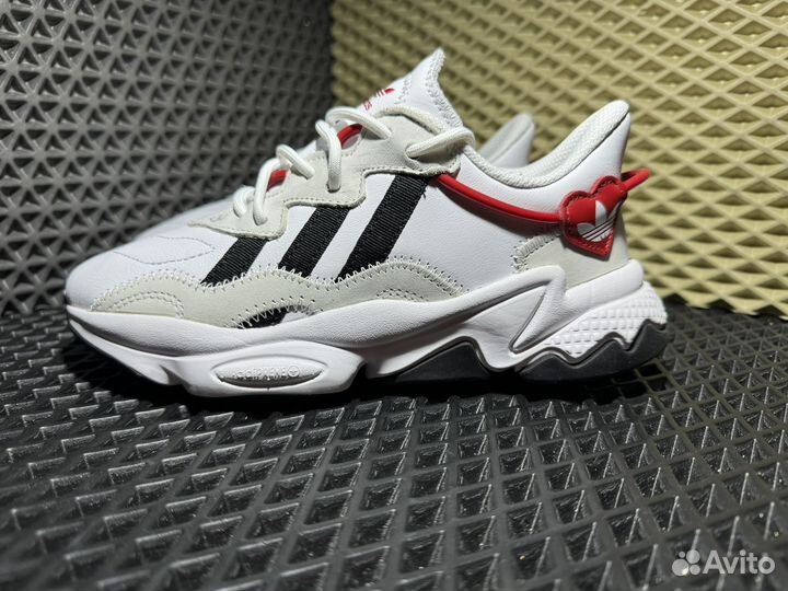 Оригинальные кроссовки Adidas ozweego, 35 р-р