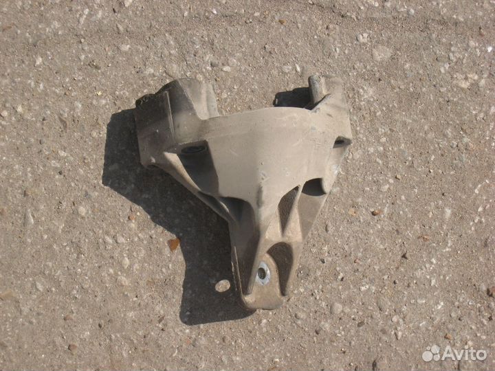 Кронштейн крепления двигателя Opel Vectra B X16XEL