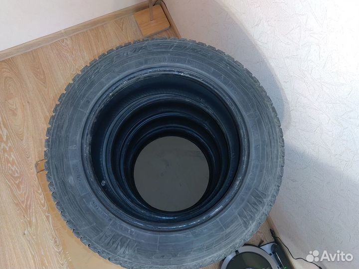 Nitto Therma Spike 225/60 R17 103T