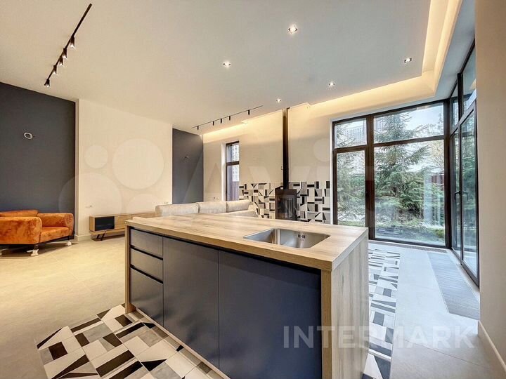 5-к. квартира, 185 м², 1/3 эт.