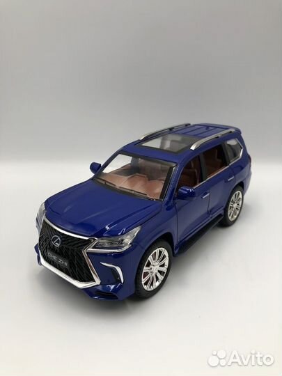 Модель автомобиля Lexus LX 570 металл