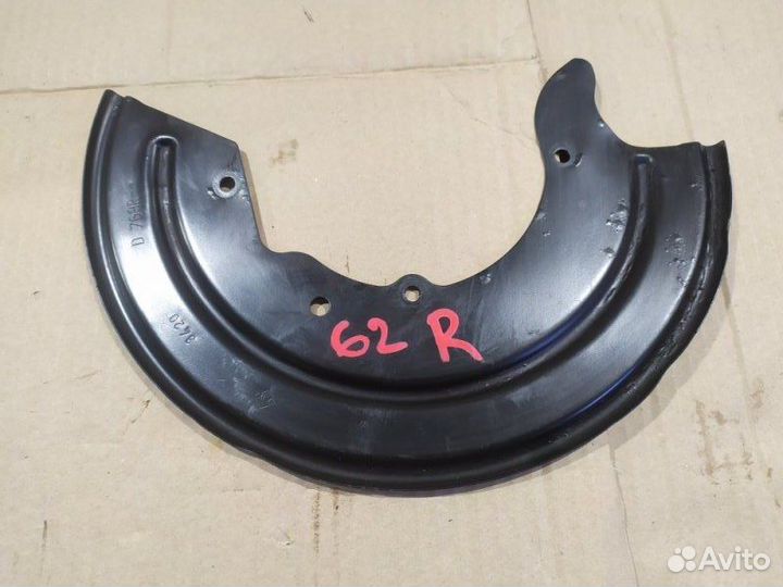 Пыльник тормозного диска передний правый Nissan