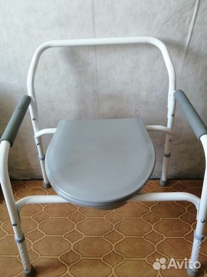 Санитарное кресло туалет