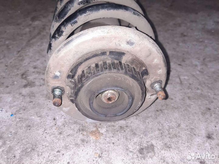 Передняя правая стойка audi a6 c5