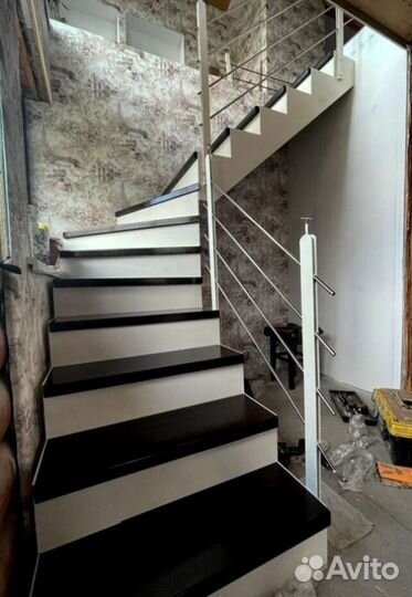 Прямая лестница на металлокаркасе